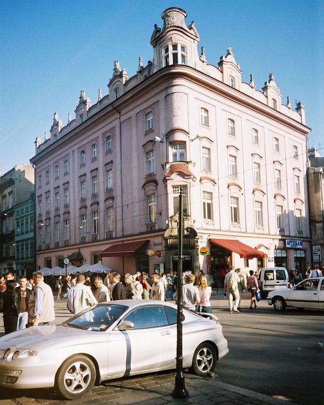 Особняк на кованые улицы Гродськой и площади Всех Святых